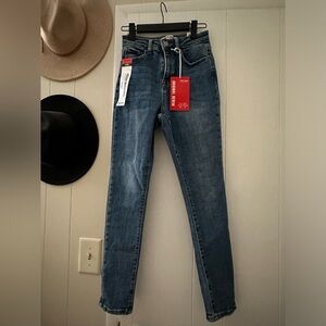 NWT Skinny medium wash jeans